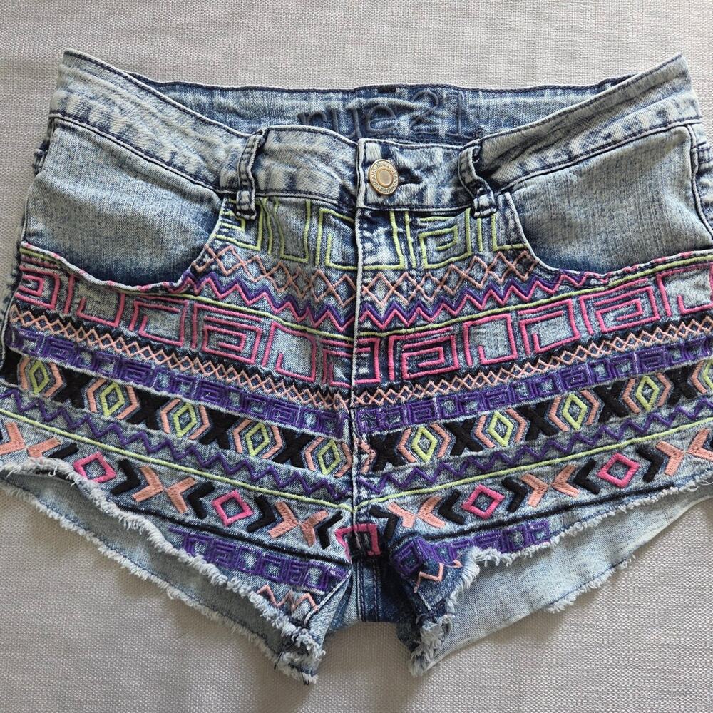 Rue 21 woman's cutoff jean shorts size 7/8